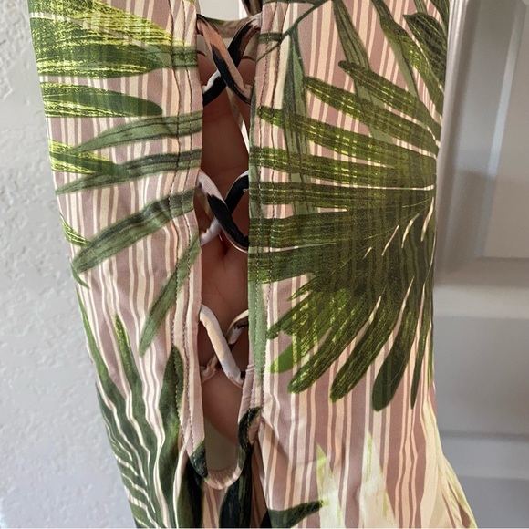 NWT Vince Camuto Tropical Palm Lace Up Plunging One Piece - Picture 4 of 6
